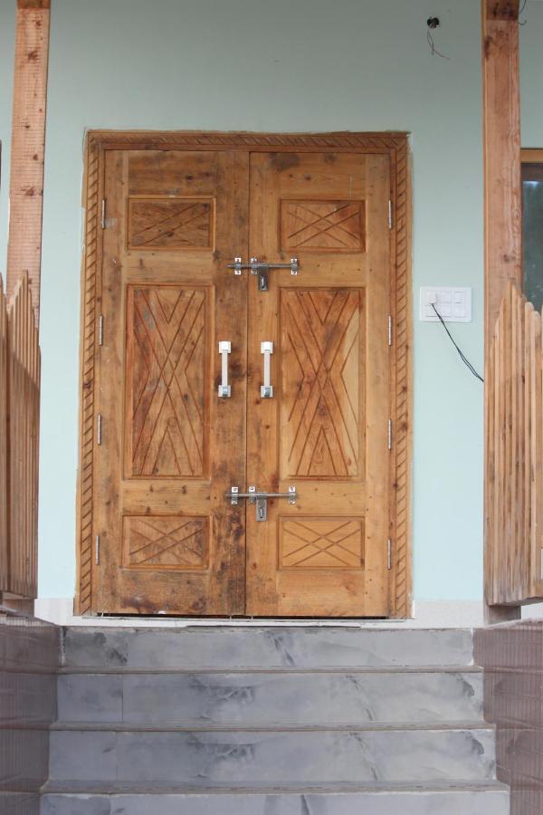 Veda Inn Chakrata Luaran gambar