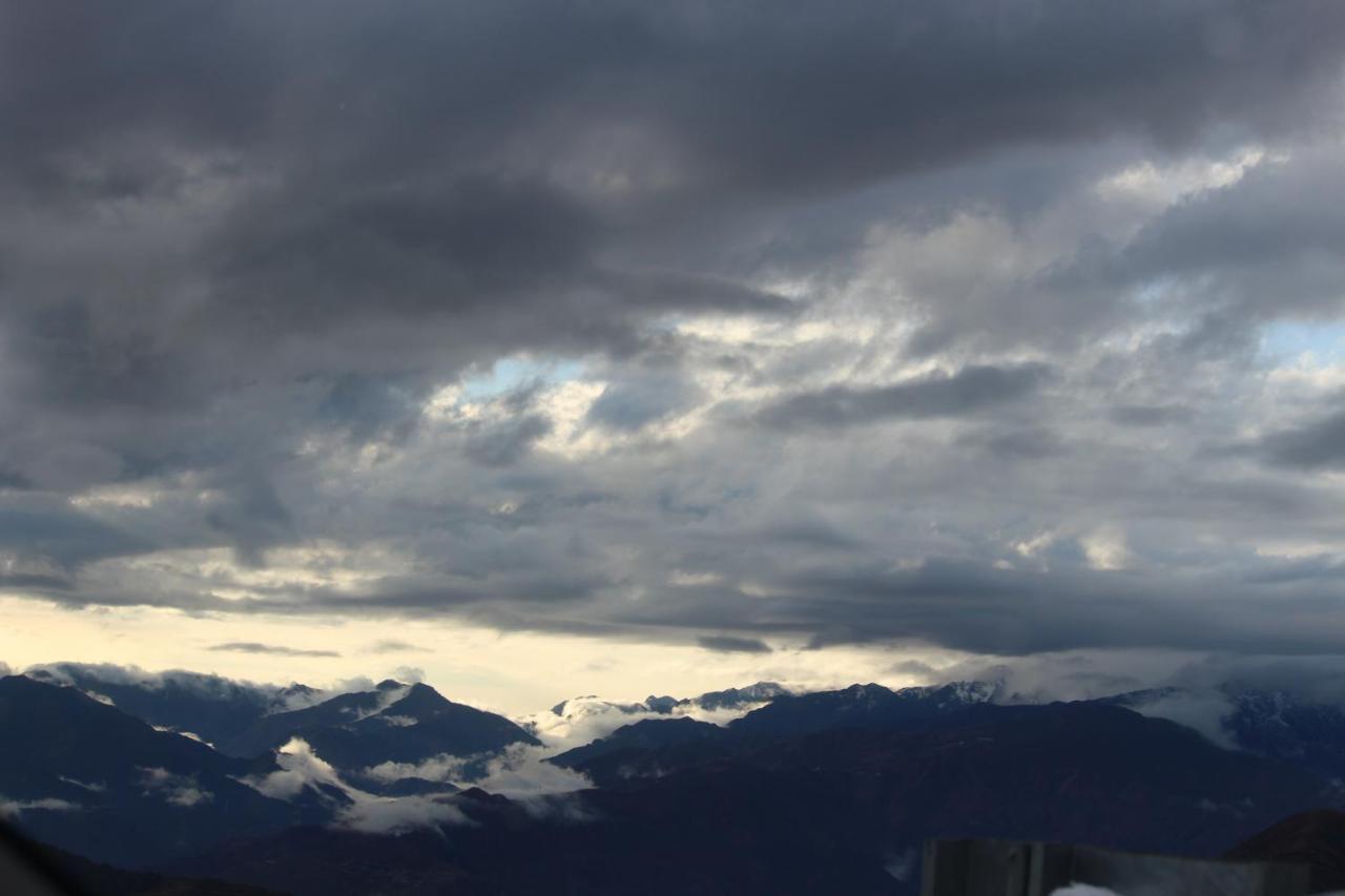 Veda Inn Chakrata Luaran gambar