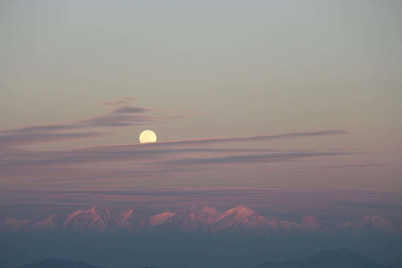 Veda Inn Chakrata Luaran gambar