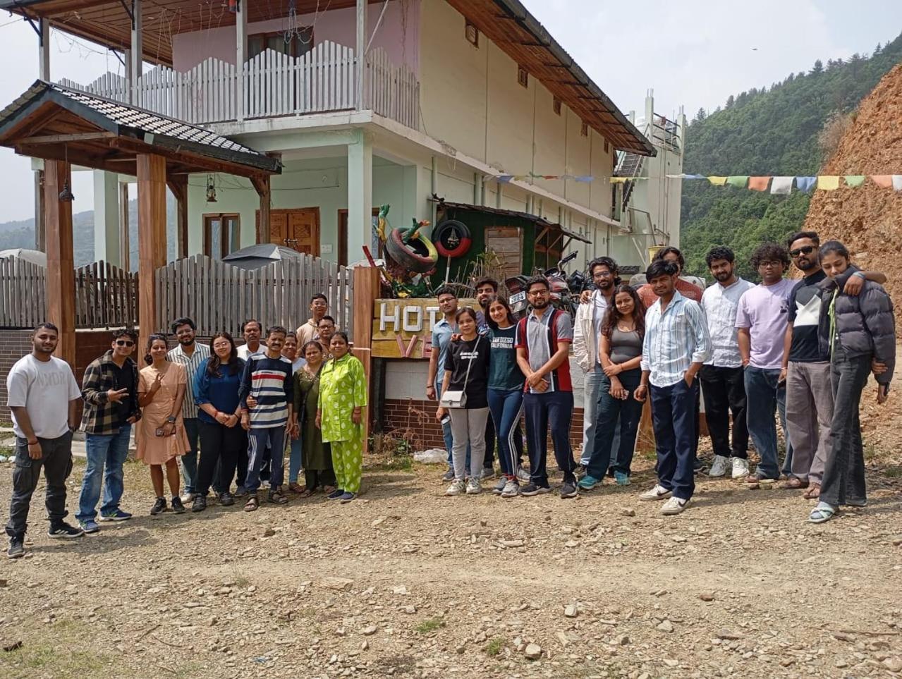 Veda Inn Chakrata Luaran gambar