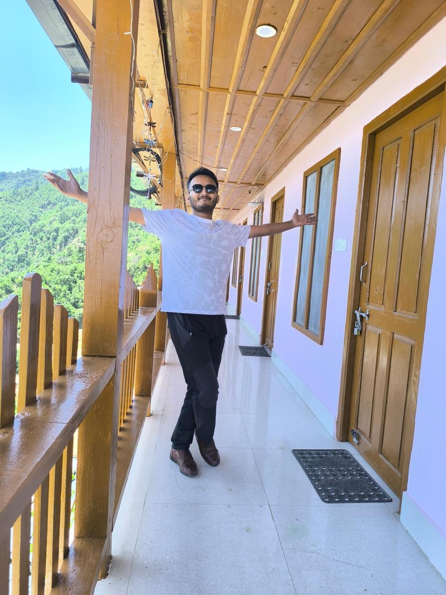 Veda Inn Chakrata Luaran gambar